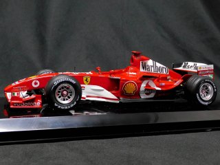 Ferrari F2004 1/18スケールモデル 35▢HOT WHeeLS フェラーリF2004 1